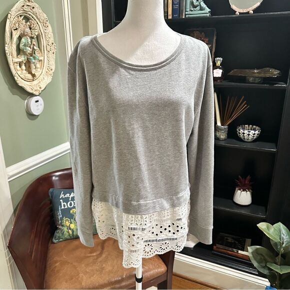 J.Crew Grey & White Eyelet Lace Hem Sweatshirt Size M - Picture 1 of 10